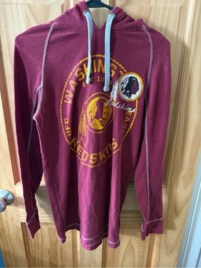 Like New, Women’s Size Small NFL Washington Redskins Long Sleeve Hoodie Shirt